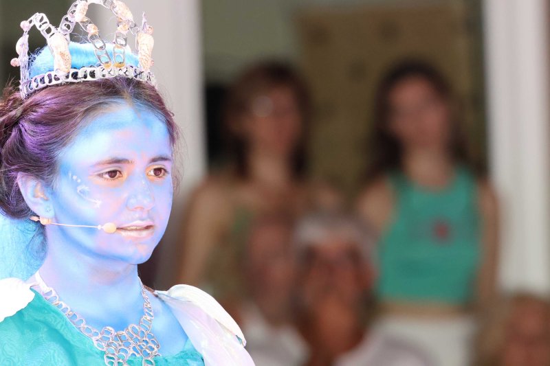 Y los mares sucumben ante la acción depredadora y el egoísmo de la humanidad en los Escacs Vivents de Xàbia  Y los mares sucumben ante la acción depredadora y el egoísmo de la humanidad en los Escacs Vivents de Xàbia